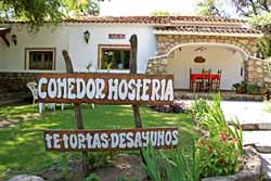 Fachada principal de la hostería Fachada principal de la hostería